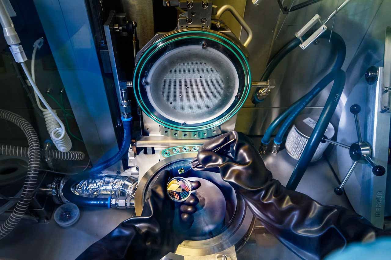 Light-Emitting Silicon Could Solve Century-Old Problem For Faster Chip